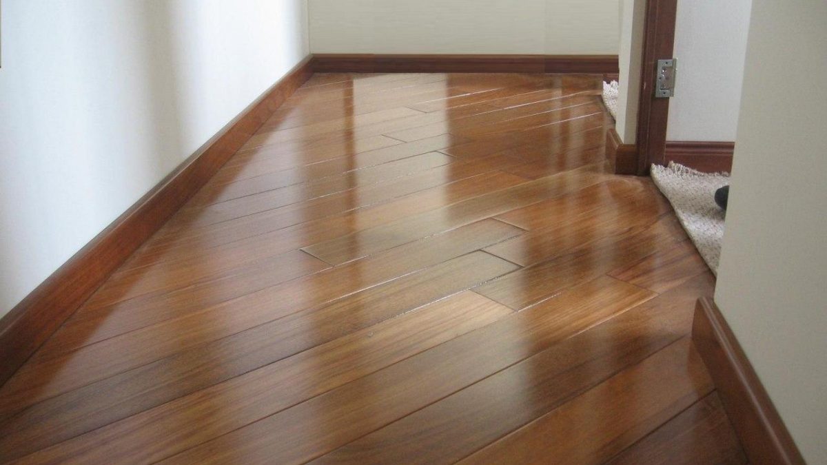 Advantages of Hardwood floors, Laminate flooring and Vinyl flooring